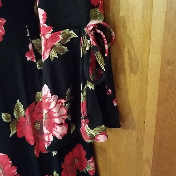 Forever 21 black & pink flowered dress, M - Picture 3 of 6